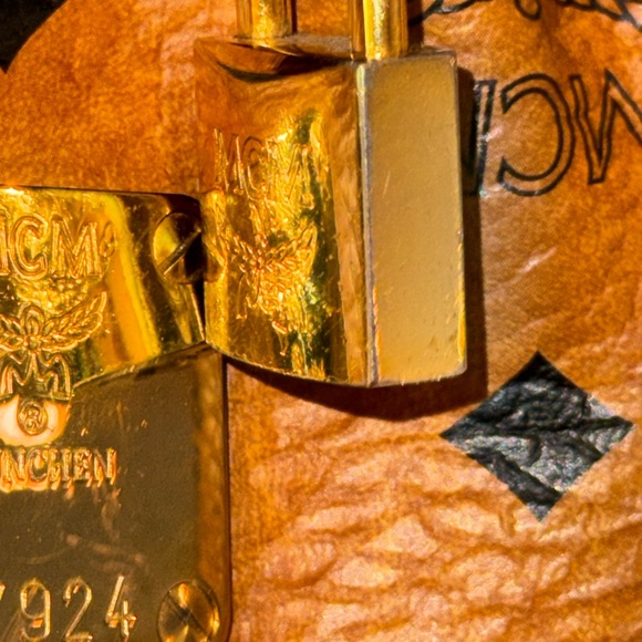 💎MCM Visetos Boston Bag Cognac with lock and key - Picture 4 of 14